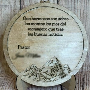 Placa (11") Redonda para Ministro| Mensaje Cristiano| Placa redonda de madeira| Regalo Pastor| Regalos de Fe| Decoração de parede espanhola