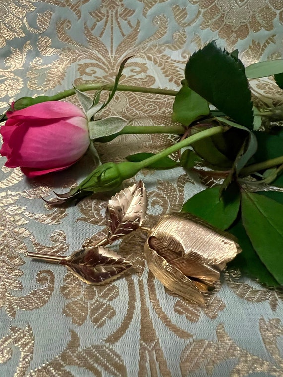 Lovely Vintage Gold-Tone Brushed Rose Brooch