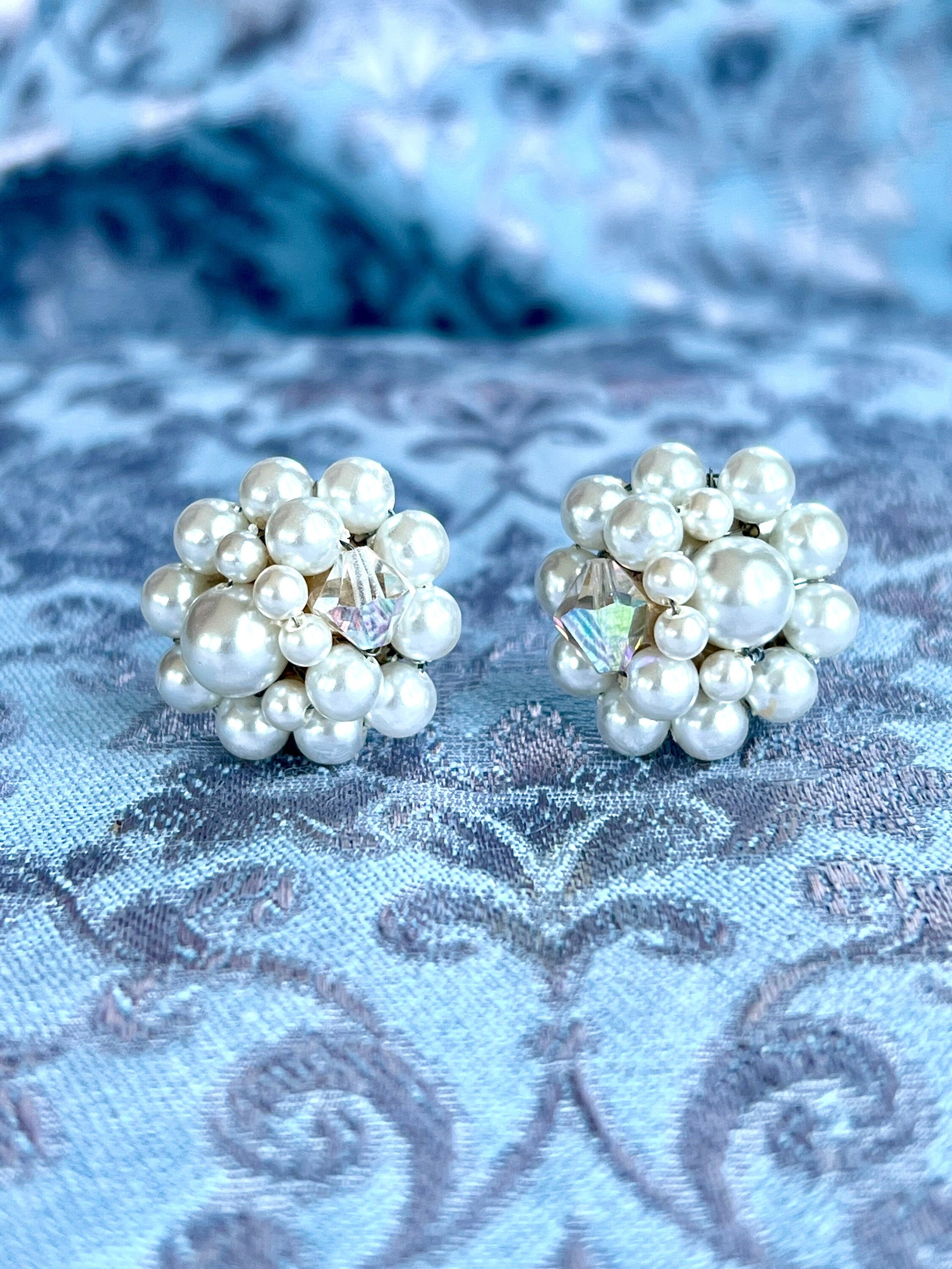 Boucles D'oreilles Clips Années 50 - Plastique Bleu Ciel Et Perle - 3 Cm - Occasion