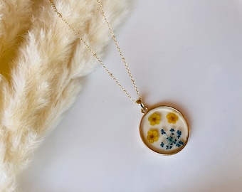 Real Flower Necklace, Botanical Jewelry, Flower Resin Necklace, Nature Necklace, Pressed Flower, Yellow Blue Flower Necklace, Friend Gift