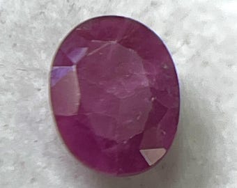 Rubis naturel ovale, pierre à facettes : 9 x 7 mm (2,25 carats) rubis non serti