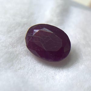 Natural African Ruby Oval Faceted Gemstone (7.25x5.5mm, 1.30ct)