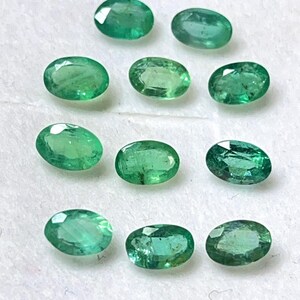 Émeraude Naturelle Colombie 3,61 Carats - Multicolore, Taille Ovale Exceptionnelle