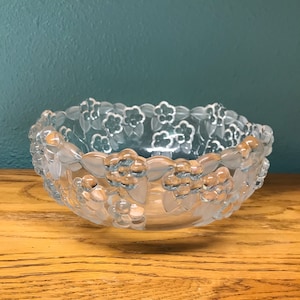 Mikasa Walther Glas clear and frosted crystal glass hostess serving bowl Carmen Collection Embossed flowers frosted leaves 8.5” x 4” W/Tag