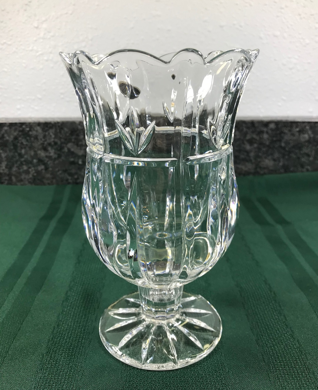 Block 24% Full Lead Crystal Flower Flora Bud Stem Vase Tulip