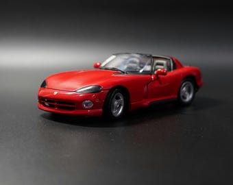 Dodge Viper RT/10 1:20 Red Diecast Model Car Revell Creative Masters Metal