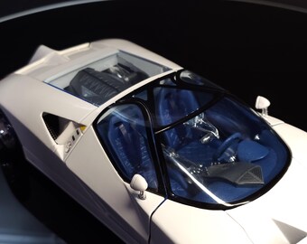 Maisto Ford GT90 Diecast Model Car, White Special Edition (1:18