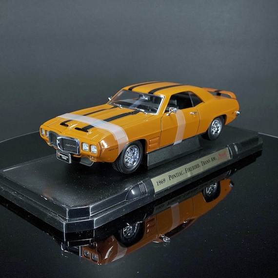 1969 Pontiac Firebird Trans Am 1/18 Scale Diecast Model Car | Road