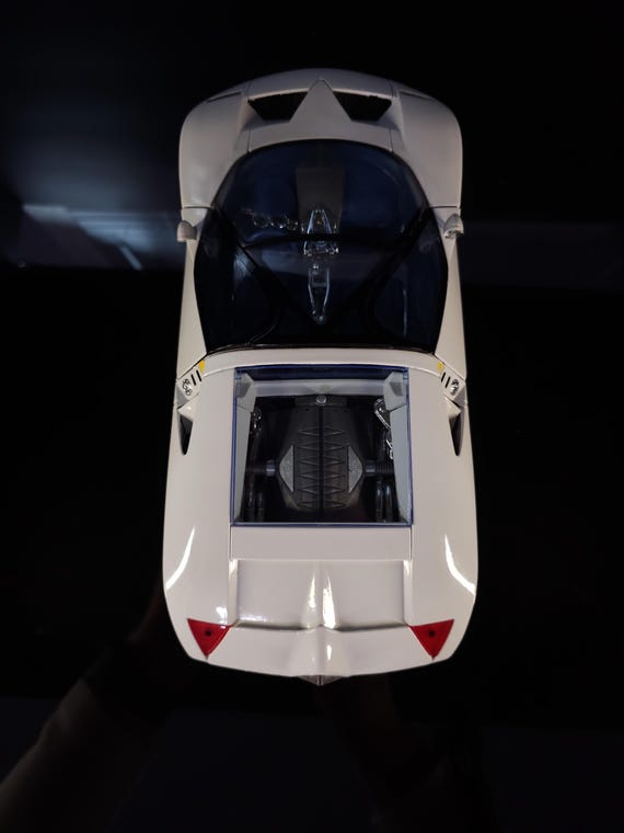 Maisto Ford GT90 Diecast Model Car, White Special Edition (1:18