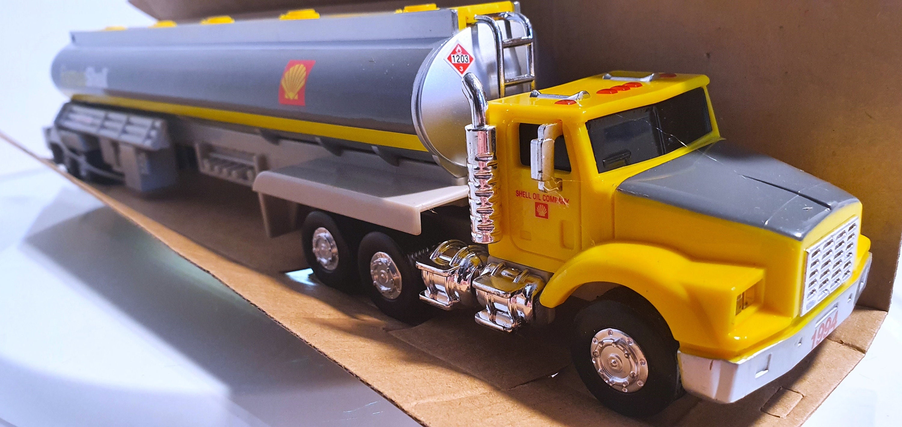 1966 Veb Mechanische Spielwaren Brandenburg (MSB) tin toy Shell Truck