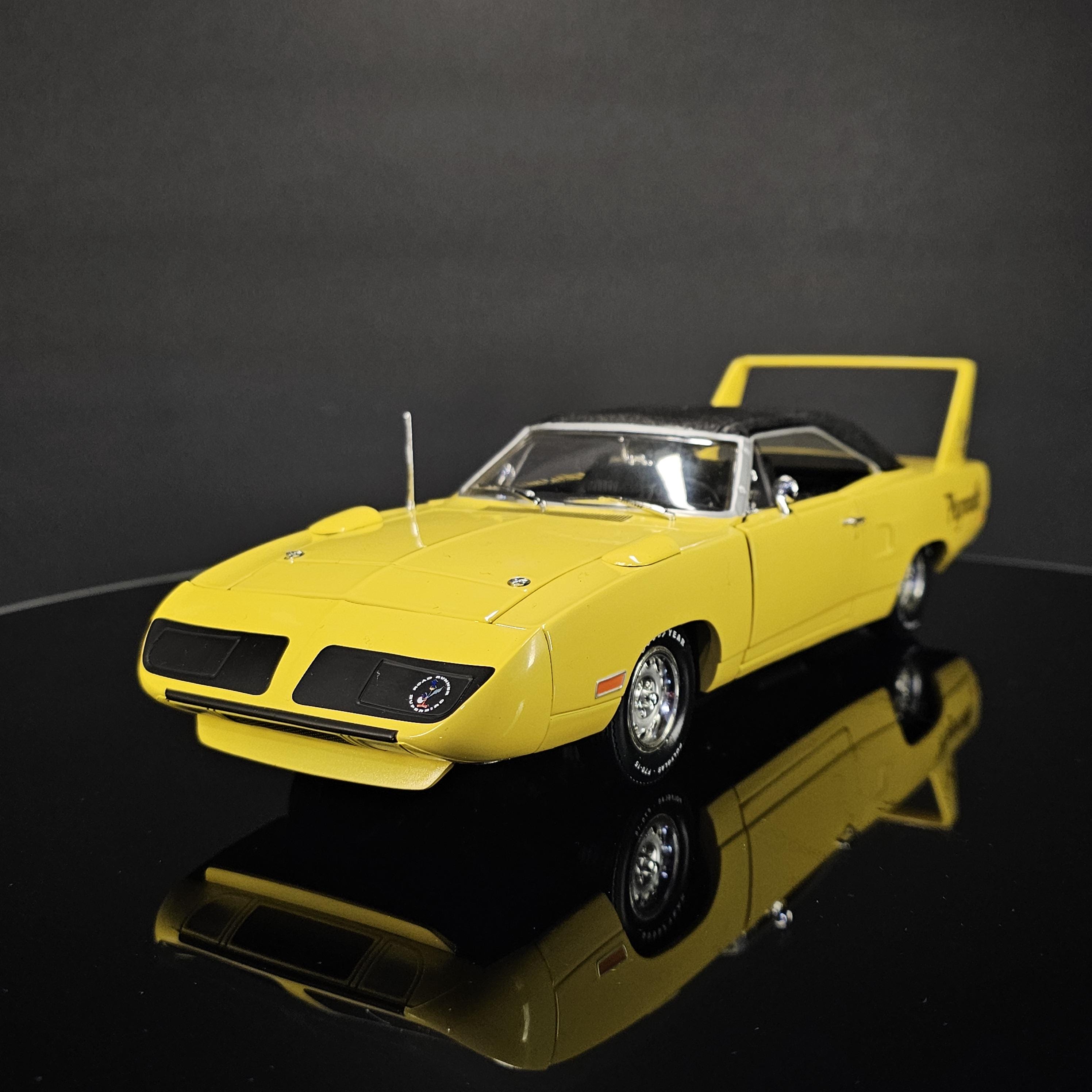 Plymouth Superbird 42号車 Super Rare 1970 Plymouth Super Bird 426 Hemi Diecast - ERTL 1:18