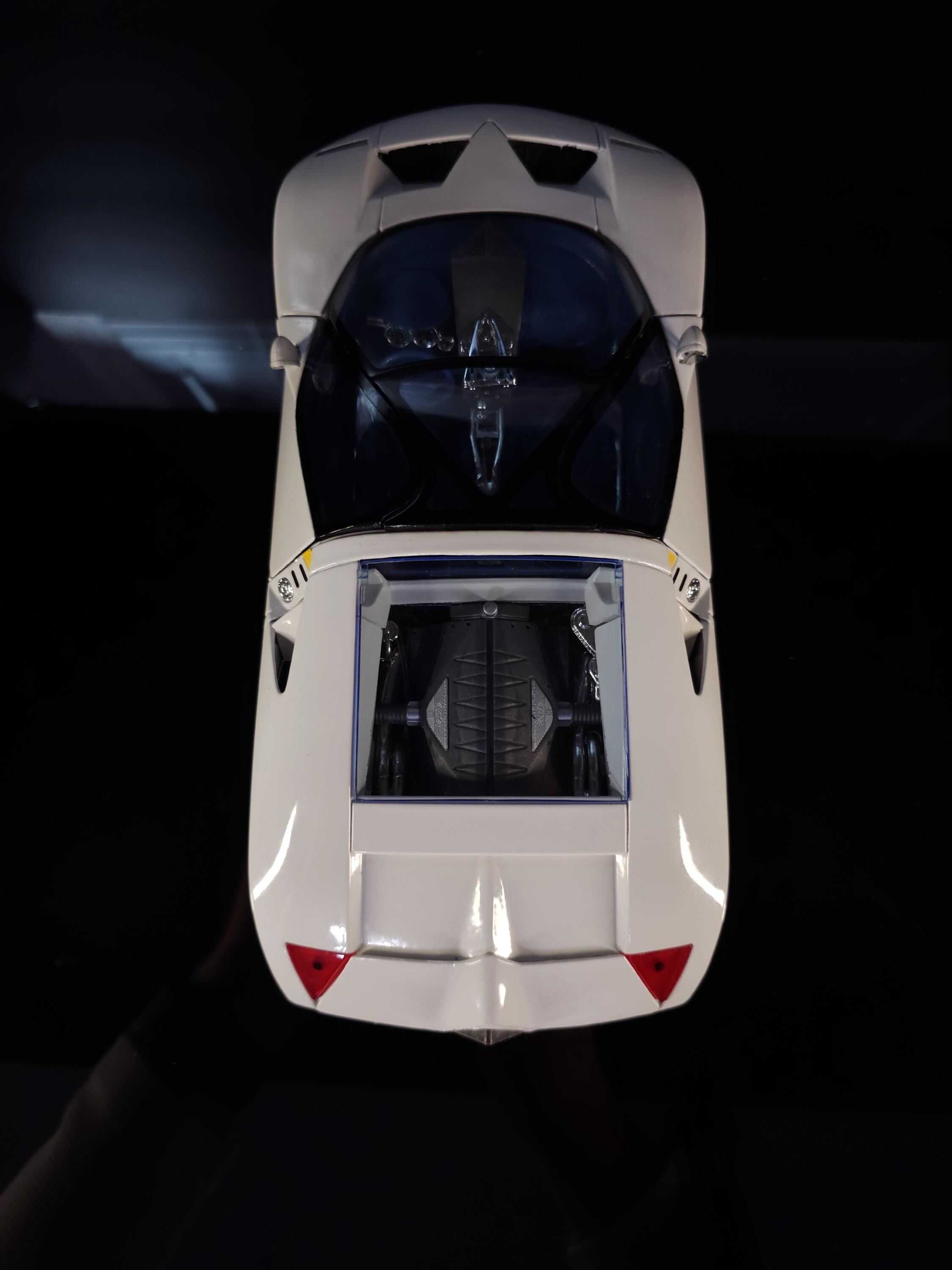 Maisto Ford GT90 Diecast Model Car, White Special Edition (1:18