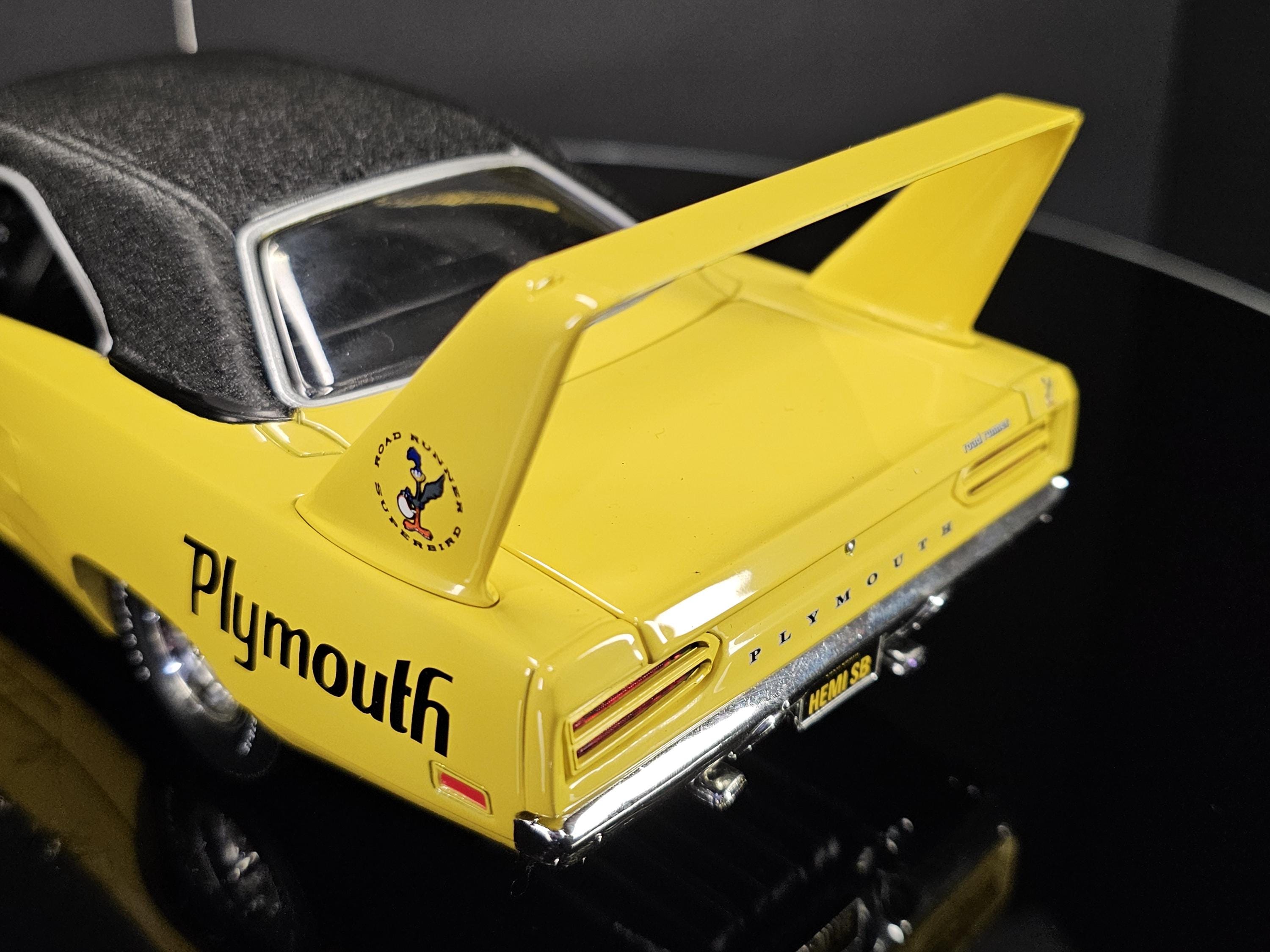 Super Rare 1970 Plymouth Super Bird 426 Hemi Diecast - ERTL 1:18