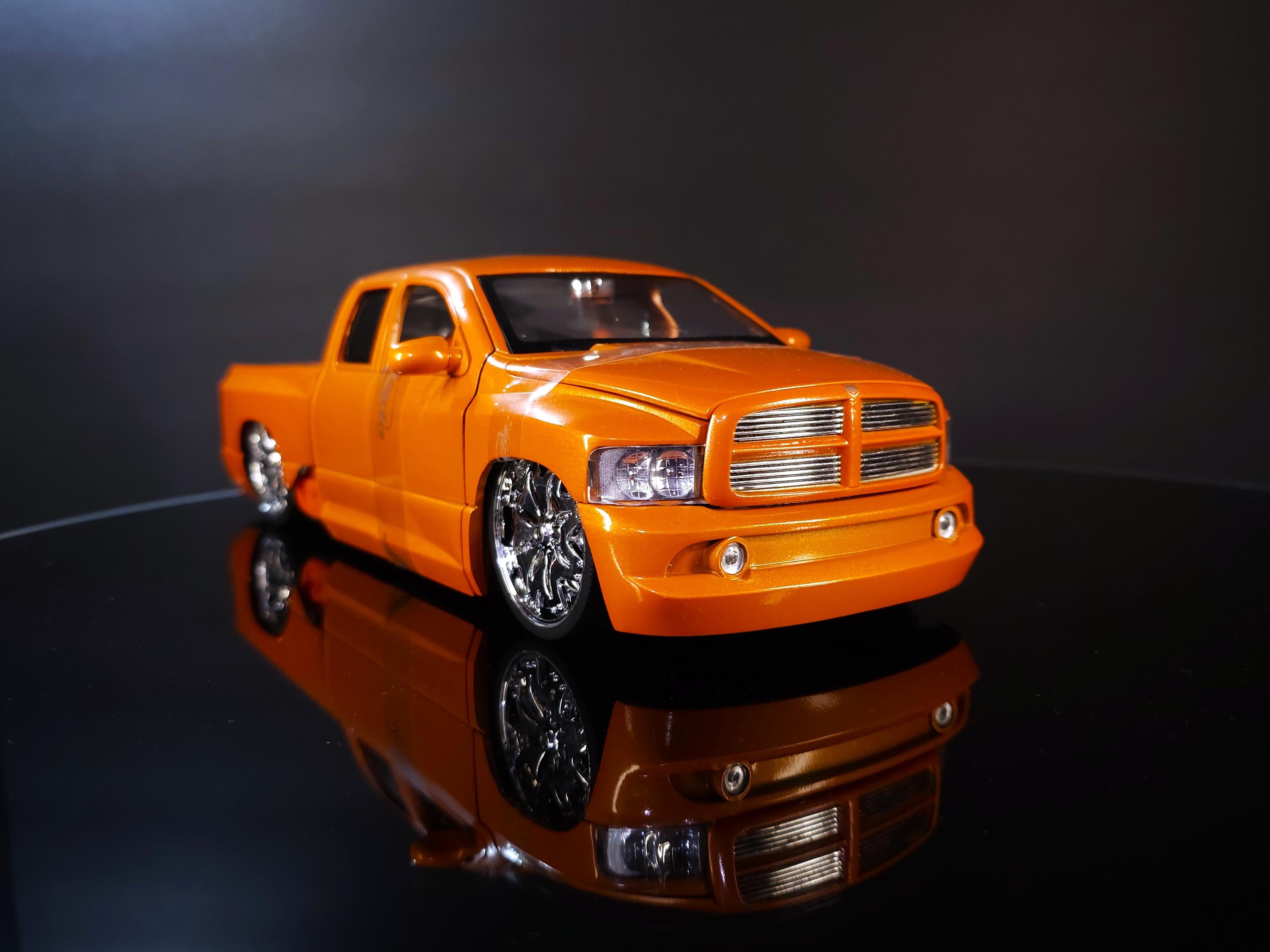 JadaToys DUB CITY 1/64 エスカレード アストロ他　6台 Amazon | JADA 1/64 DUB CITY 2002 CADILAC ESCALADE キャデラック