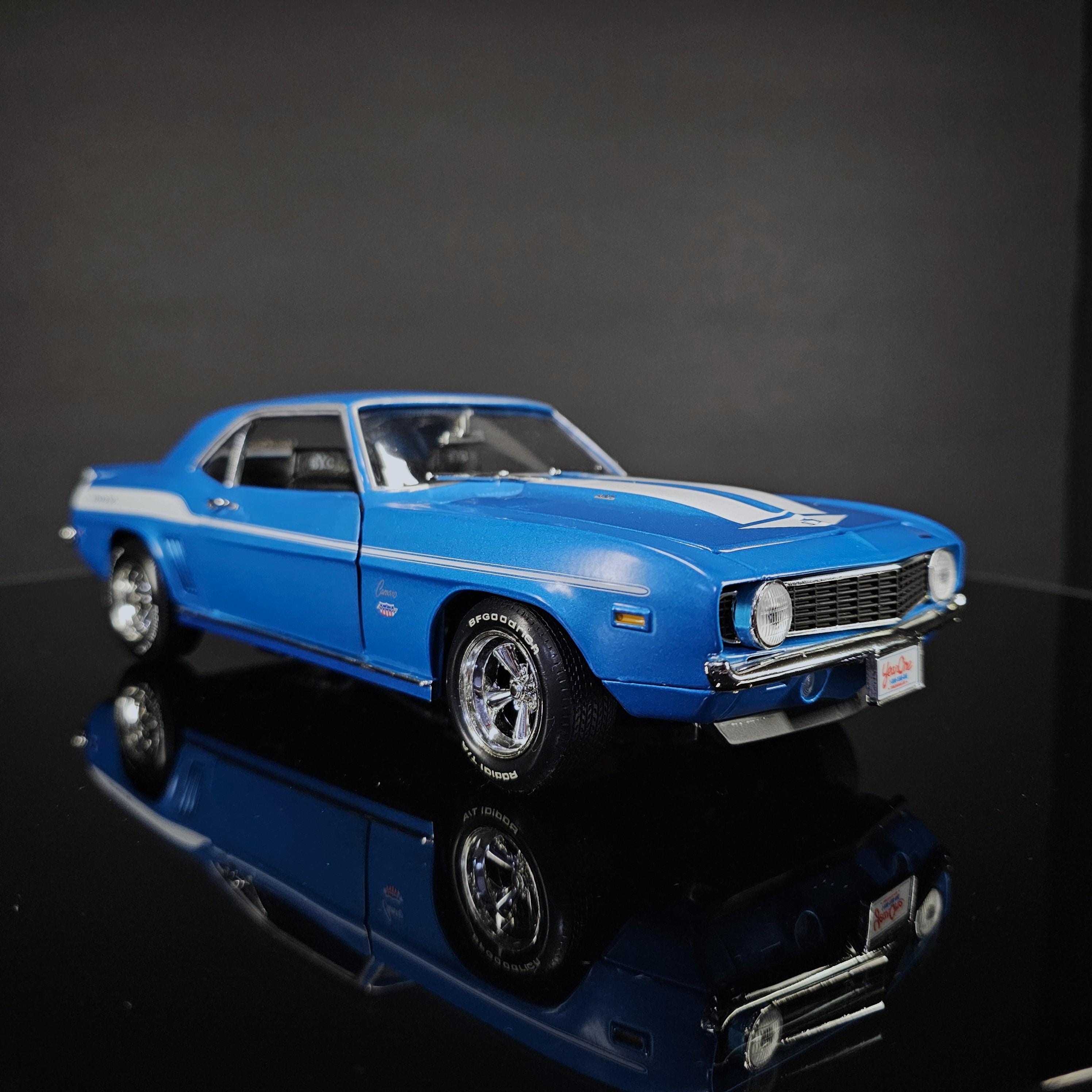 Rare 1969 Yenko Camaro V8 1:18 Racing Champions - Blue With White