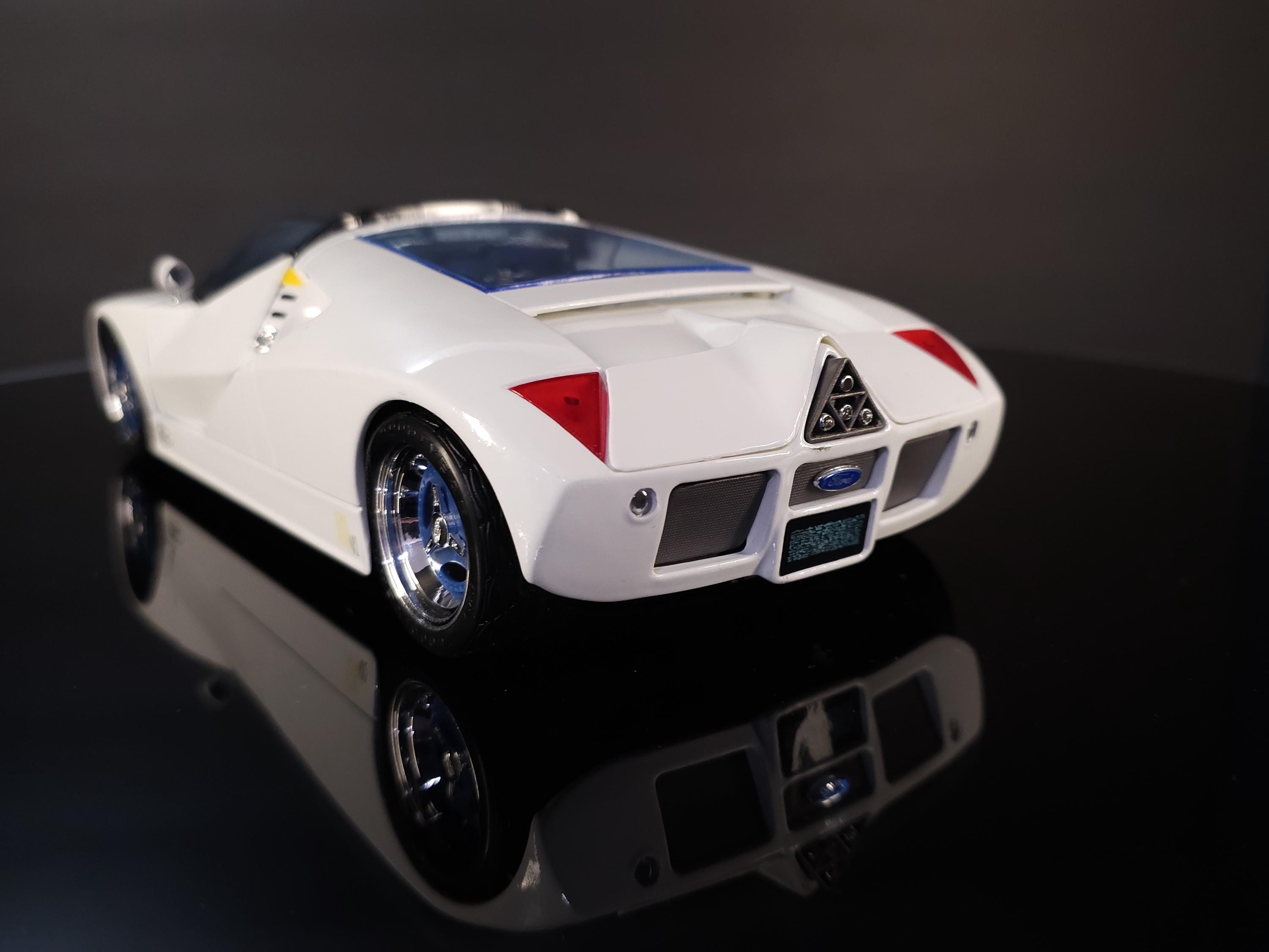 Maisto Ford GT90 Diecast Model Car, White Special Edition (1:18