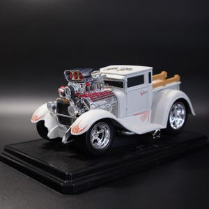 1929 Model A Too Cool Flying Eye Muscle Machines 1:18 71166 Diecast Car Sealed