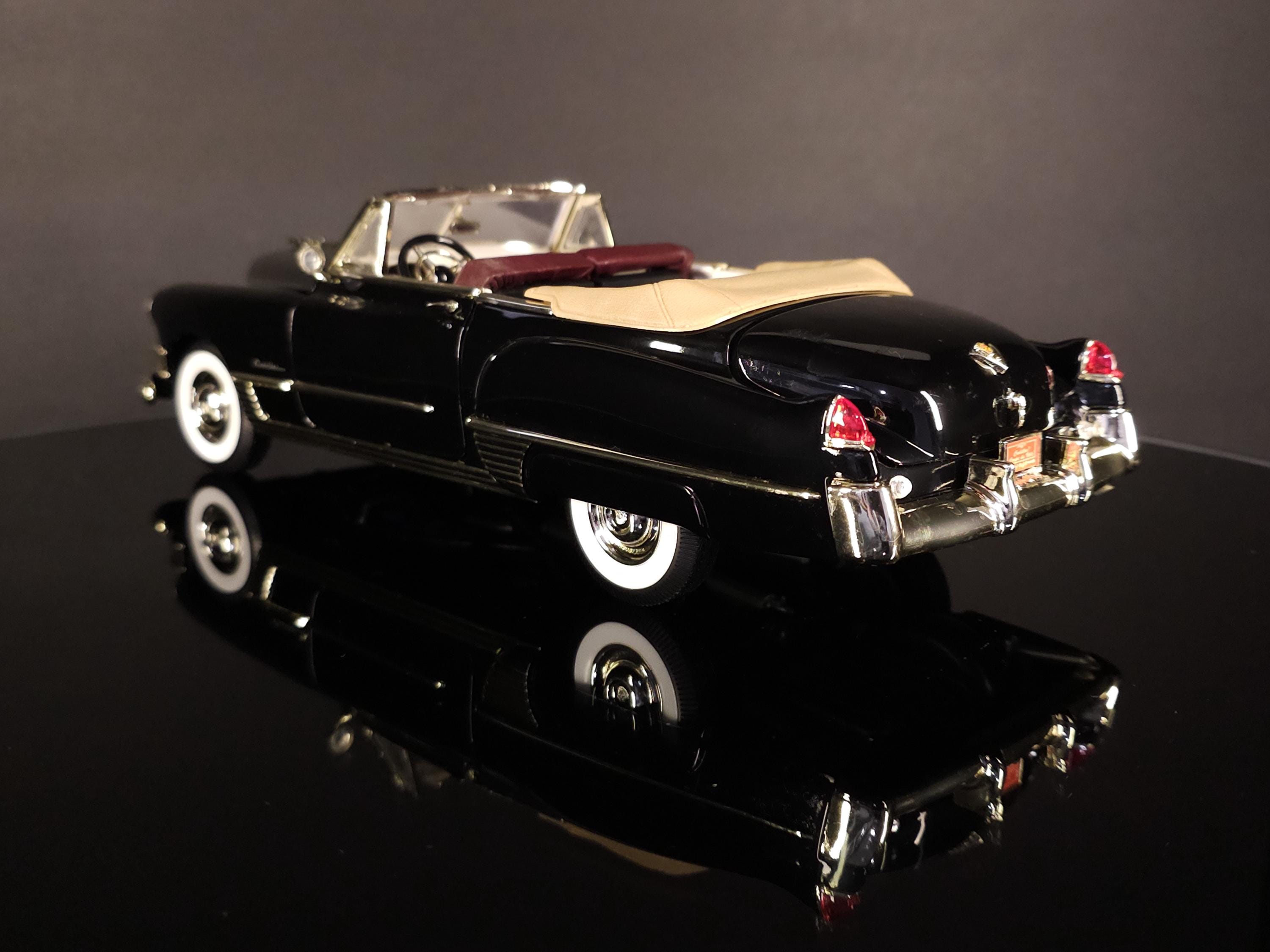 ミニカー Cadillac 1949 Coupe de Ville 1:18 1949 Cadillac Coupe De Ville Black Diecast Model Toy by Road