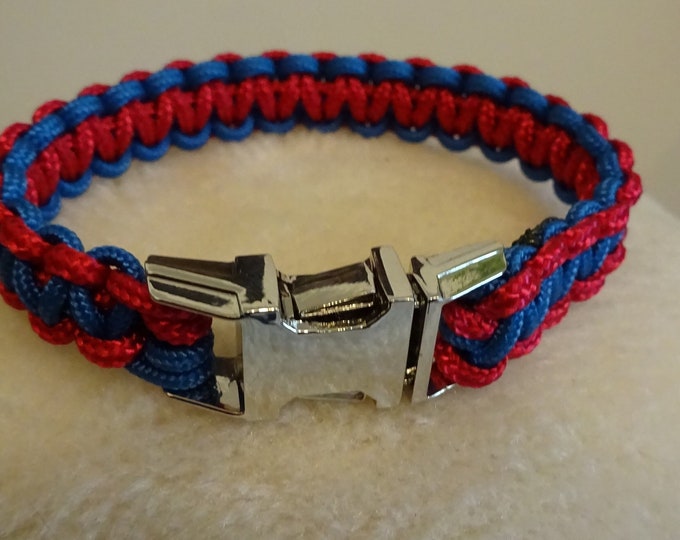 Paracord bracelet with metal buckle! (Color and size to suit you!)