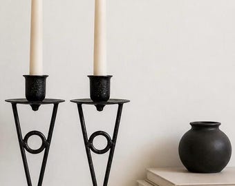 Par de candelabros vintage de hierro forjado: decoración gótica industrial.