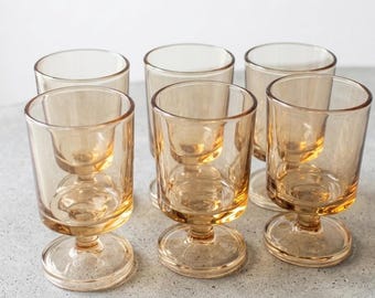 Juego de 6 vasos de chupito de licor Luminarc Vintage color ámbar de los años 70: Artículos de bar de estilo moderno de mediados de siglo.