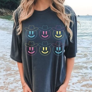Womens Western Graphic Tee, Comfort Colors Tshirt, Country Concert Tshirt, Oversized Graphic Tee, Cowgirl Tshirt, Cute Country Shirts Cowboy