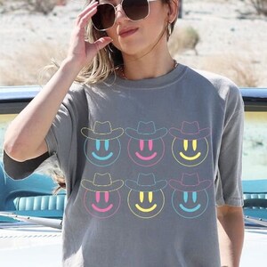 Womens Western Graphic Tee, Comfort Colors Tshirt, Country Concert Tshirt, Oversized Graphic Tee, Cowgirl Tshirt, Cute Country Shirts Cowboy