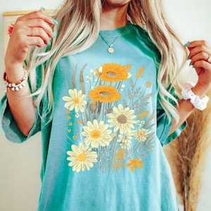 Vintage Pressed Flowers Comfort Colors Tshirt Boho Wildflowers Cottagecore Shirt Botanical Tee Pastel Floral Nature Shirt Garden Lover Gift