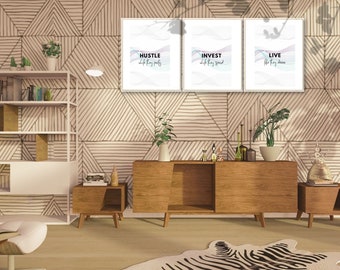 Op de afbeelding: Drie ingelijste prints met motiverende citaten op een witte achtergrond. De citaten zijn "Hustle while they party", "Invest what they spend" en "Live like they dream". De prints hangen aan een muur met een geometrisch patroon.