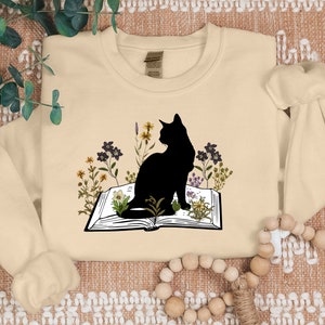 Cat Sweatshirt, Cat On Book Printed Sweater, Wild Flowers Bookish Sweatshirt, Cat Book Lover Pullover Jumper, Comfort Color Shirt, Xmas Gift