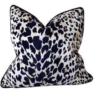 Pillowcase made of luxury upholstery fabric with leopard print, piped pillowcase zdjęcie 1