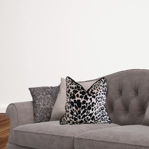 Pillowcase made of luxury upholstery fabric with leopard print, piped pillowcase zdjęcie 6