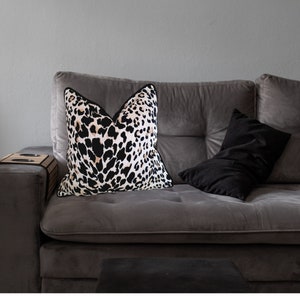 Pillowcase made of luxury upholstery fabric with leopard print, piped pillowcase zdjęcie 5