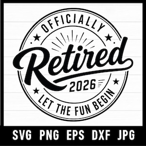 Op de afbeelding: Een zwart-wit cirkelvormig grafisch ontwerp met de tekst "OFFICIALLY RETIRED" bovenaan, "2026" in het midden en "LET THE FUN BEGIN" onderaan, geaccentueerd door sterren en zonnestralen. Onder de cirkel staat de tekst "SVG PNG EPS DXF JPG".