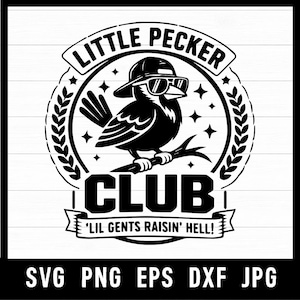 Op de afbeelding: Zwart-wit afbeelding van een vogel met een zonnebril en een petje achterstevoren, zittend op een tak. Het ontwerp bevat de tekst "LITTLE PECKER CLUB" en "'LIL GENTS RAISIN' HELL!" in een cirkel- en bannervorm.