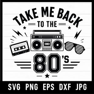 Puede incluir: Un diseño gráfico en blanco y negro con el texto TAKE ME BACK TO THE 80'S, un radiocassette, una cinta de casete y gafas de persiana. El diseño incluye detalles de rayos y estrellas sobre un fondo de tablones de madera horizontales.