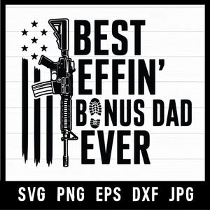 Può includere: Un design grafico in bianco e nero con un fucile integrato in un motivo a bandiera americana, con il testo BEST EFFIN' BONUS DAD EVER e un'impronta di stivale che sostituisce la lettera O. In basso sono indicati i formati SVG, PNG, EPS, DXF, JPG.