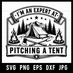 Könnte beinhalten: Schwarz-weiß Grafik mit dem Text "I'M AN EXPERT AT PITCHING A TENT". Das Design zeigt ein Zelt, Berge, Bäume, Lagerfeuer, eine Axt und eine Grillgabel. Dateityp-Optionen: SVG, PNG, EPS, DXF und JPG sind ebenfalls abgebildet.