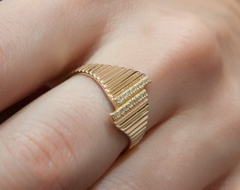Anillo geométrico de oro de 14 quilates con diamantes – Joyería llamativa con textura