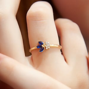 Diamond Sapphire Flower Ring, 14K Gold Everyday Ring, Sapphire Jewelry, Minimalist Sapphire Ring, Art Deco Ring, Sapphire Flower Shape Ring