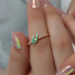 Anillo con inicial personalizado, anillo con la letra Ü en oro de 14 quilates con diamantes, anillo apilable, regalo único, regalo personalizado para el mejor amigo, anillo minimalista