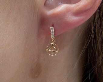 Pendientes de Sagitario en oro de 14 quilates: Joyas del zodiaco con detalles de diamantes