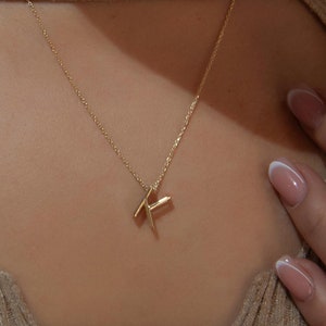 Collar con la letra K en oro de 14 quilates, delicado colgante con inicial vertical para mujer, joyería minimalista, regalo perfecto para cualquier ocasión especial de GLC