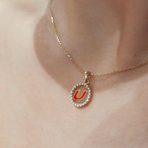 Collar de diamantes en oro de 14 quilates, colgante con la inicial U, delicado colgante de oro rosa, collar con la letra U, regalo de San Valentín, collar personalizado