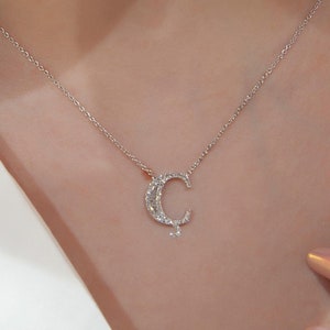Colar com inicial de diamante, pingente para mulheres, pingente de letra Ç em ouro branco 14K, presente de joia personalizado para mulheres, colar delicado