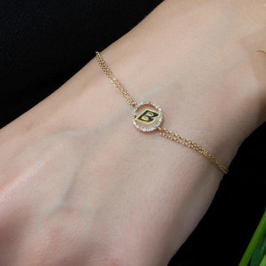 Pulsera con inicial de oro de 14 quilates, pulsera con letra B de diamantes, delicada cadena doble, pulsera de esmalte negro, regalo personalizado, delicada pulsera de oro