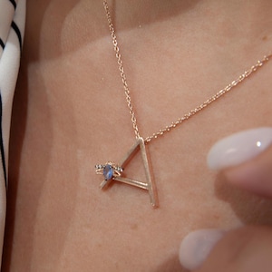 Collar inicial de oro de 14 quilates con detalle de piedra preciosa, colgante de letra A, elegante collar de oro para mujer, regalo personalizado, colgante de letra A