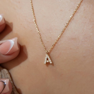 Collar minimalista con inicial de diamante en oro de 14 quilates, colgante con la letra A, collar de diamantes para uso diario, regalo personalizado para el día de San Valentín