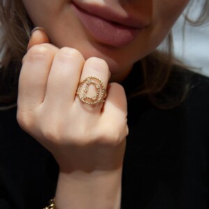 Anillo con letra D con diseño de cuerda de oro de 14 quilates, anillo de oro triangular personalizado, anillo con inicial D de diamante, joyería única para mujer, idea de regalo de cumpleaños