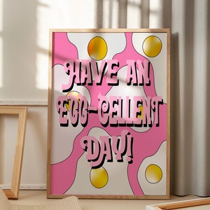 Maximalistisch keukendecor: koffiebarposter, retro foodprint, smulpaap en meer: een fijne dag! Brunchfeestkunst